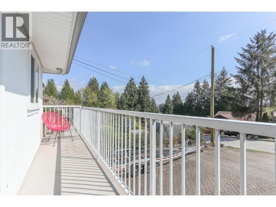 1352 16TH Street | North Vancouver British Columbia | Slide Image Nineteen