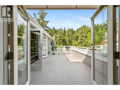 3373 CAPILANO Crescent | North Vancouver British Columbia | Slide Image Eleven