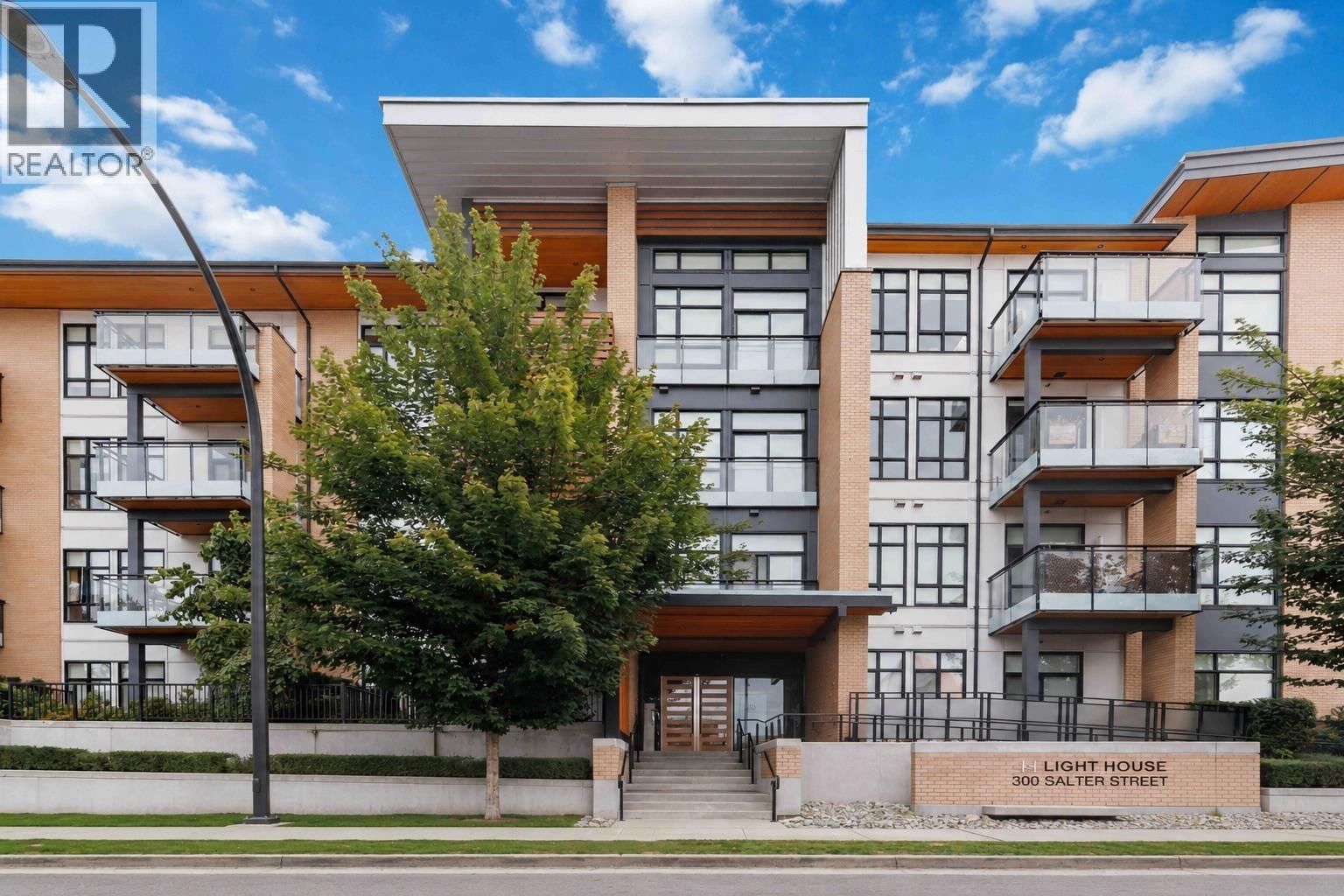 300 SALTER Street, New Westminster, British Columbia V3M 0L9
