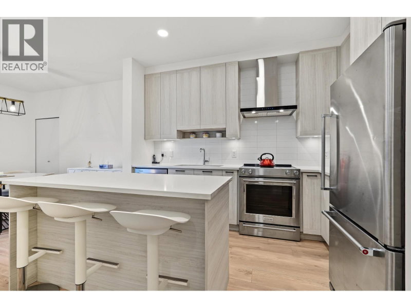 7169 14TH Avenue Burnaby British Columbia, V3N 0H6 - 2 Bedrooms Condo For Sale
