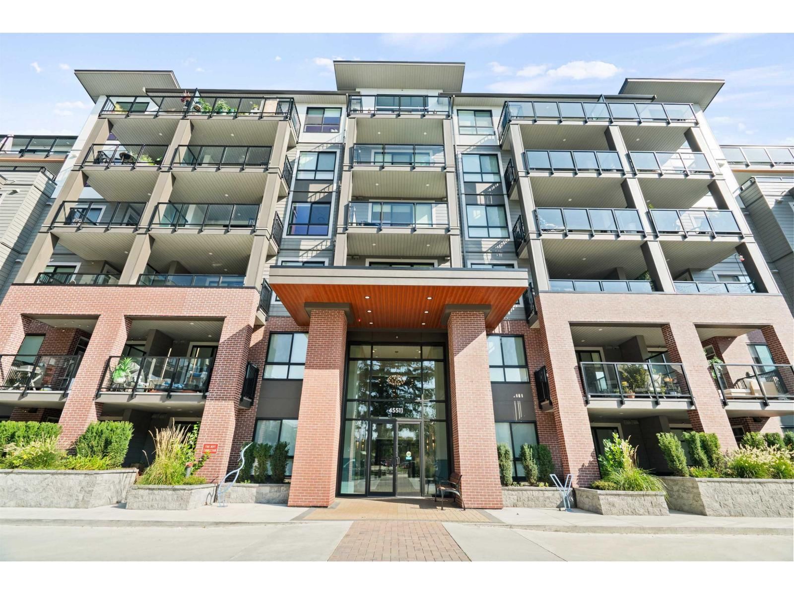 45511 CAMPUS Drive, Chilliwack, British Columbia V2R 6K8