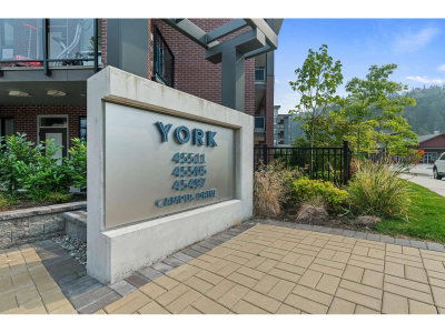 45511 CAMPUS Drive | Chilliwack British Columbia | Slide Image Three