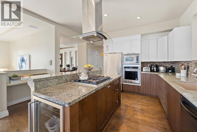 5401 WEST VISTA Court | West Vancouver British Columbia | Slide Image Nine