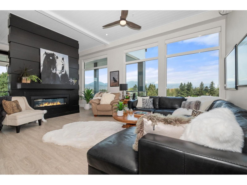 45745 WATSON Road Chilliwack British Columbia, V2R 6K3 - 2 Bedrooms Home For Sale