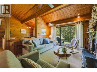 6900 CRABAPPLE Drive | Whistler British Columbia | Slide Image Four