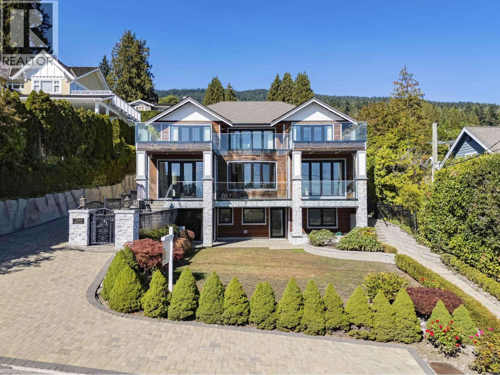 2559 NELSLON Avenue, West Vancouver, British Columbia V7V 2R5