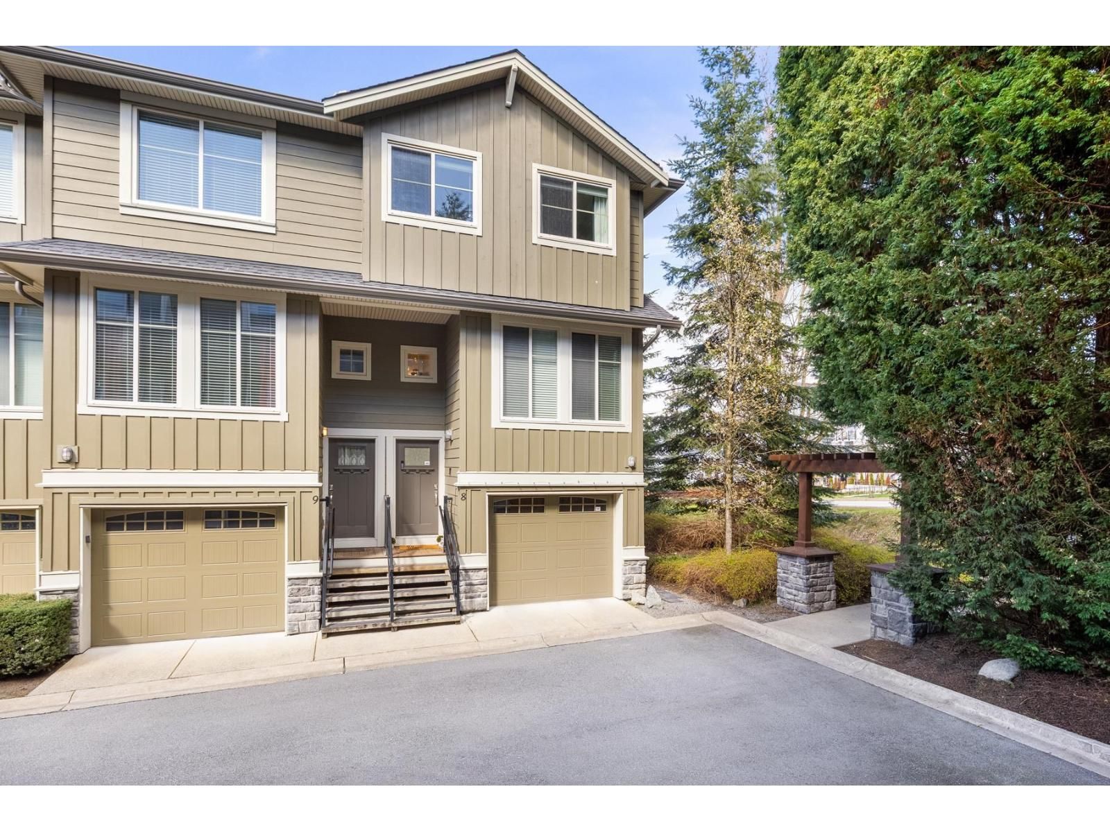 3266 147 Street, Surrey, British Columbia V4P 1Z8