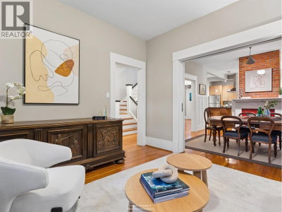 559 18TH Avenue | Vancouver British Columbia | Slide Image Five