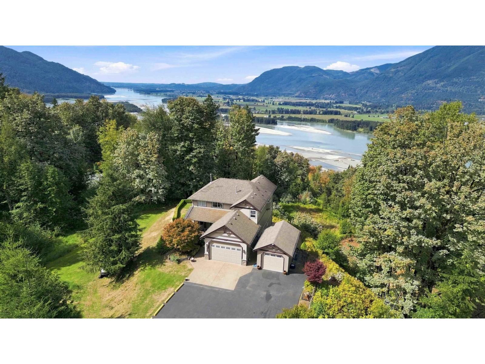 43251 SALMONBERRY Drive, Chilliwack, British Columbia V2R 4A4