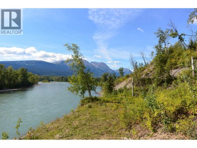 4 VIEWMOUNT Road | Smithers British Columbia | Slide Image Eighteen