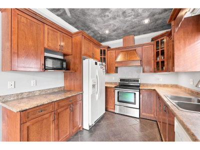 34158 AMBLEWOOD Place | Abbotsford British Columbia | Slide Image Ten