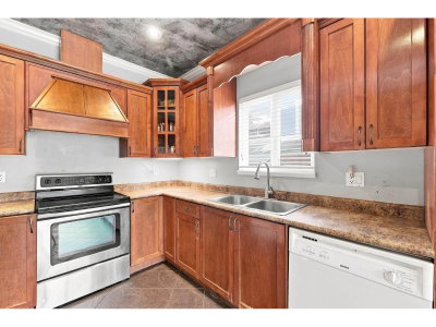 34158 AMBLEWOOD Place | Abbotsford British Columbia | Slide Image Nine