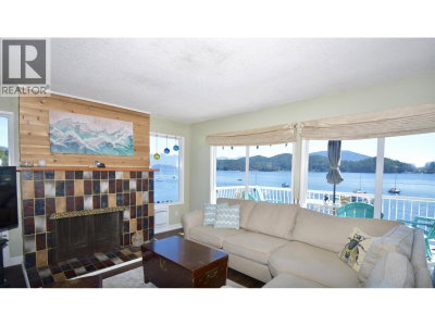 484 MARINE Drive | Gibsons British Columbia | Slide Image Twelve