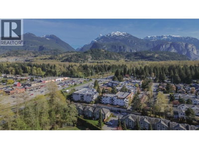 40180 WILLOW Crescent | Squamish British Columbia | Slide Image Thirteen