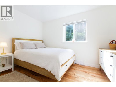 40180 WILLOW Crescent | Squamish British Columbia | Slide Image Six