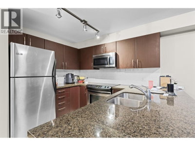 7337 MACPHERSON Avenue | Burnaby British Columbia | Slide Image Five