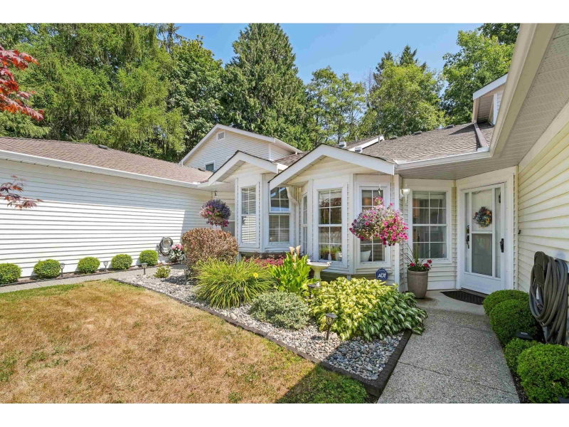 6537 138 Street Surrey British Columbia, V3W 0C3 - 2 Bedrooms Condo For Sale
