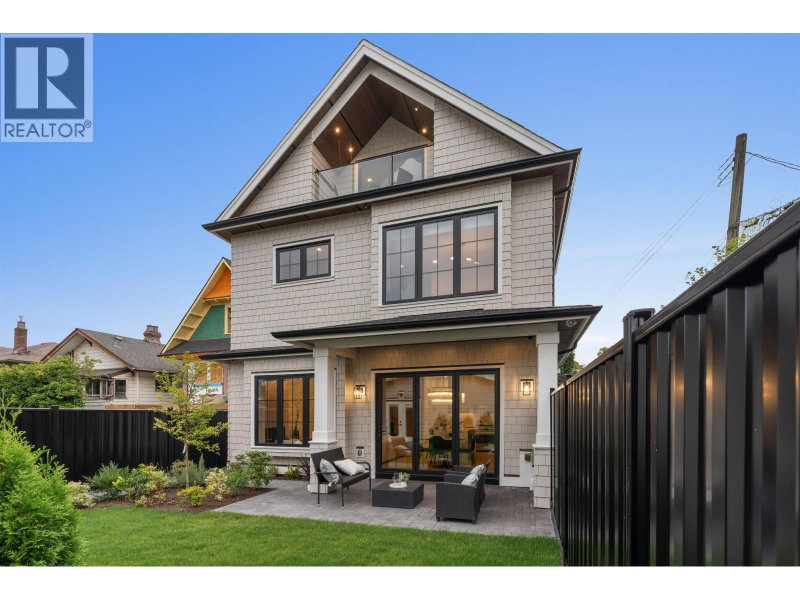 2256 E PENDER STREET Street Vancouver British Columbia, V5L 1X4 - 3 Bedrooms Condo For Sale