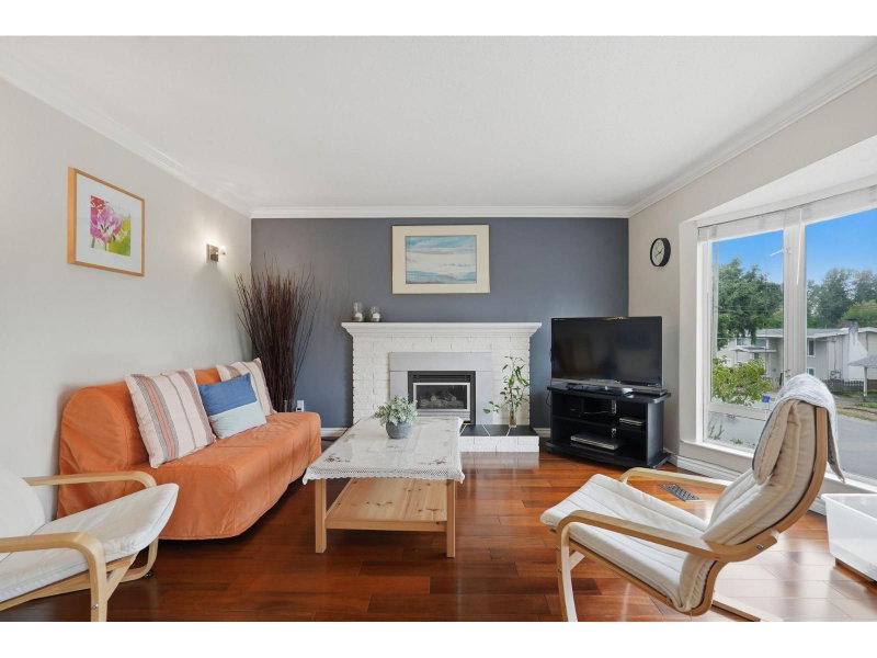 8704 111 Street Delta British Columbia, V4C 4N7 - 6 Bedrooms Home For Sale