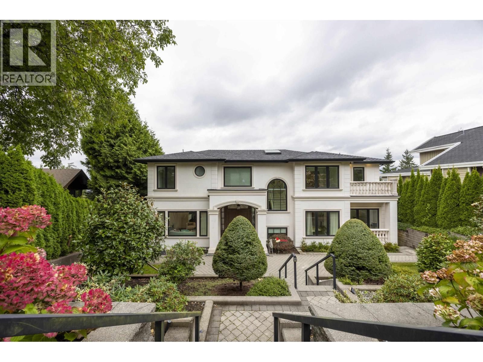 5111 HARBOUR VIEW Road, Burnaby, British Columbia V5B 1C9