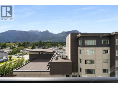 38013 THIRD Avenue | Squamish British Columbia | Slide Image Twenty
