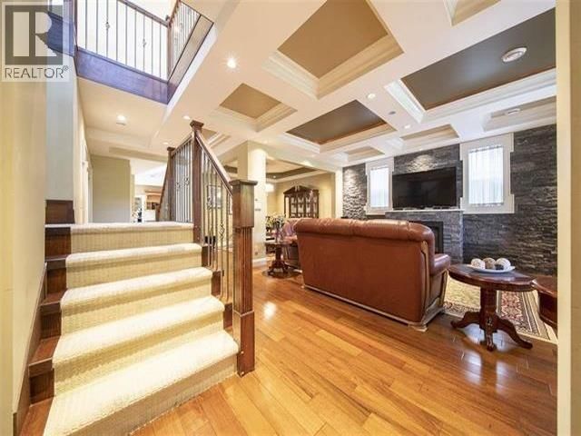 238 HUME Street New Westminster British Columbia, V3M 5N5 - 5 Bedrooms Home For Sale