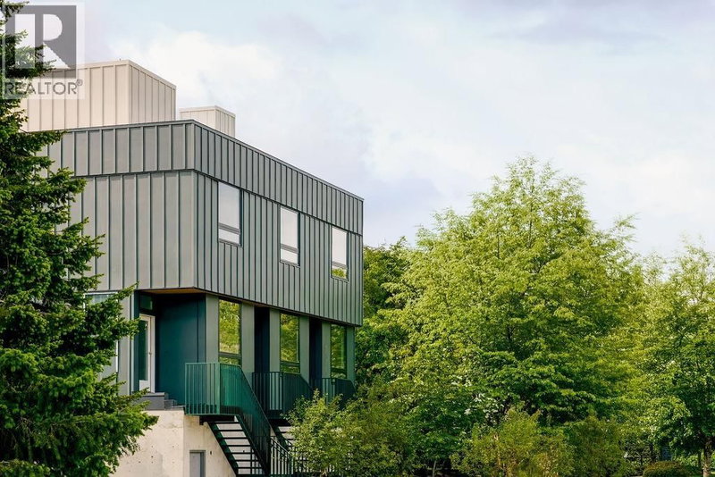37940 FOURTH Avenue Squamish British Columbia, V8B 0P7 - 2 Bedrooms Condo For Sale
