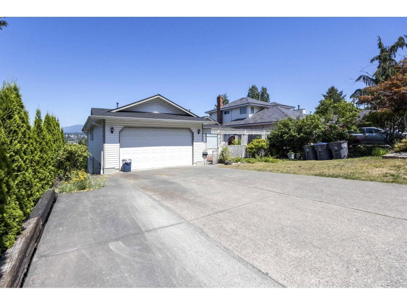 13957 115A Avenue Surrey British Columbia, V3R 9Y4 - 4 Bedrooms Home For Sale
