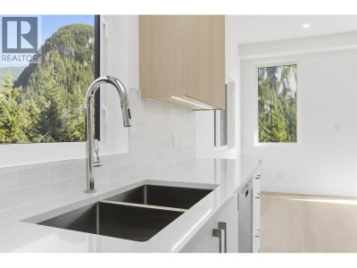 2096 CRUMPIT WOODS Drive | Squamish British Columbia | Slide Image Eleven