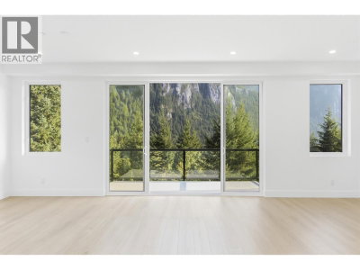 2096 CRUMPIT WOODS Drive | Squamish British Columbia | Slide Image Twelve