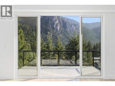 2096 CRUMPIT WOODS Drive | Squamish British Columbia | Slide Image Thirteen