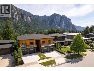 2096 CRUMPIT WOODS Drive | Squamish British Columbia | Slide Image Thirty-five
