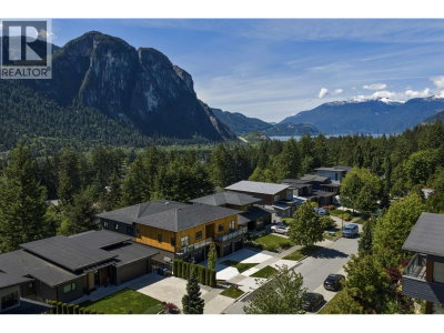 2096 CRUMPIT WOODS Drive | Squamish British Columbia | Slide Image Thirty-six