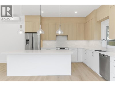 2096 CRUMPIT WOODS Drive | Squamish British Columbia | Slide Image Seven