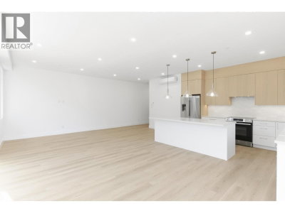 2096 CRUMPIT WOODS Drive | Squamish British Columbia | Slide Image Nine
