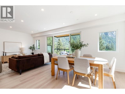 2096 CRUMPIT WOODS Drive | Squamish British Columbia | Slide Image Ten