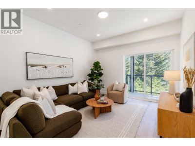2096 CRUMPIT WOODS Drive | Squamish British Columbia | Slide Image Nineteen