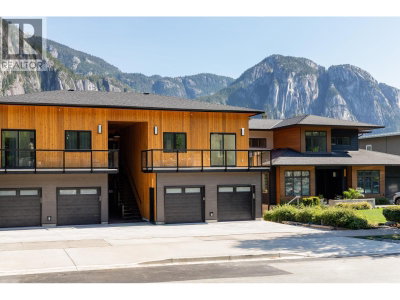 2096 CRUMPIT WOODS Drive | Squamish British Columbia | Slide Image Twenty-six