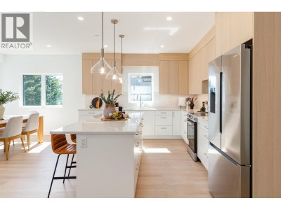 2096 CRUMPIT WOODS Drive | Squamish British Columbia | Slide Image Eight