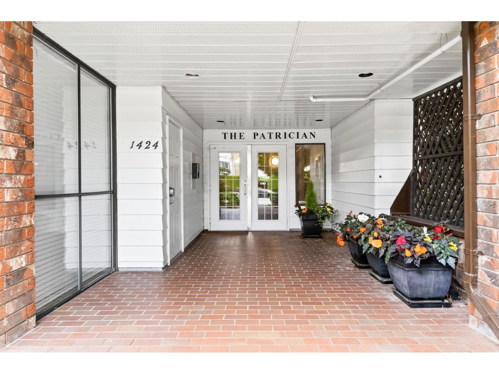 1424 MARTIN Street, White Rock, British Columbia V4B 3W7