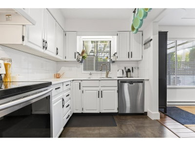 1424 MARTIN Street | White Rock British Columbia | Slide Image Nine
