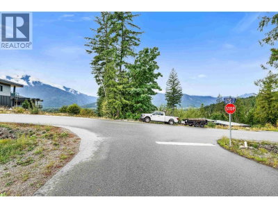 1709 WISHBONE Court | Squamish British Columbia | Slide Image Nineteen