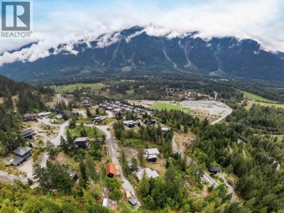 1709 WISHBONE Court | Squamish British Columbia | Slide Image Twenty-five