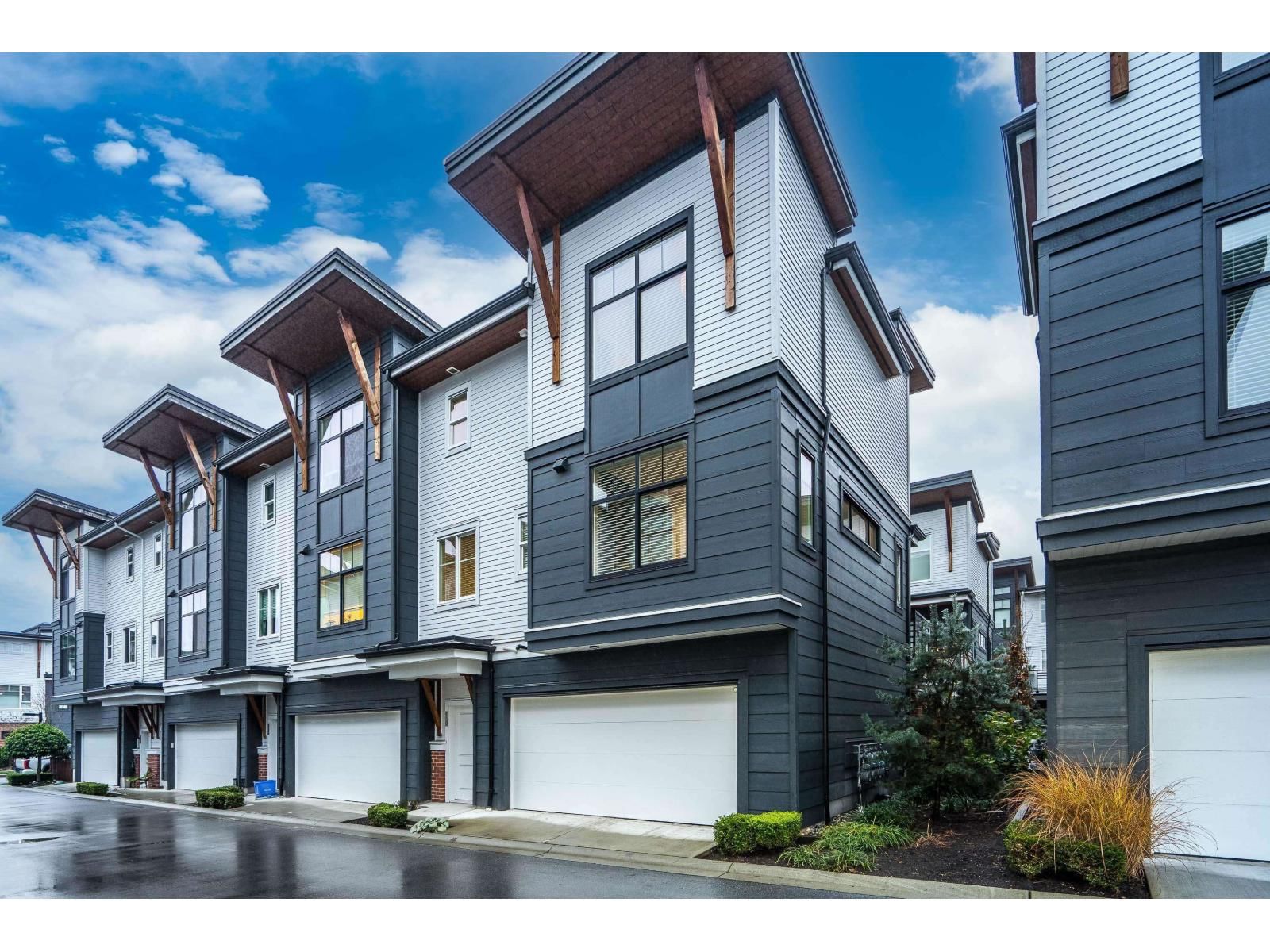 22128 48A Avenue, Langley, British Columbia V3W 3P4