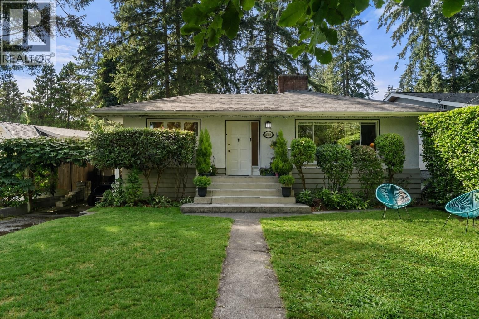 2011 BRIDGMAN Avenue, North Vancouver, British Columbia V7P 2T7