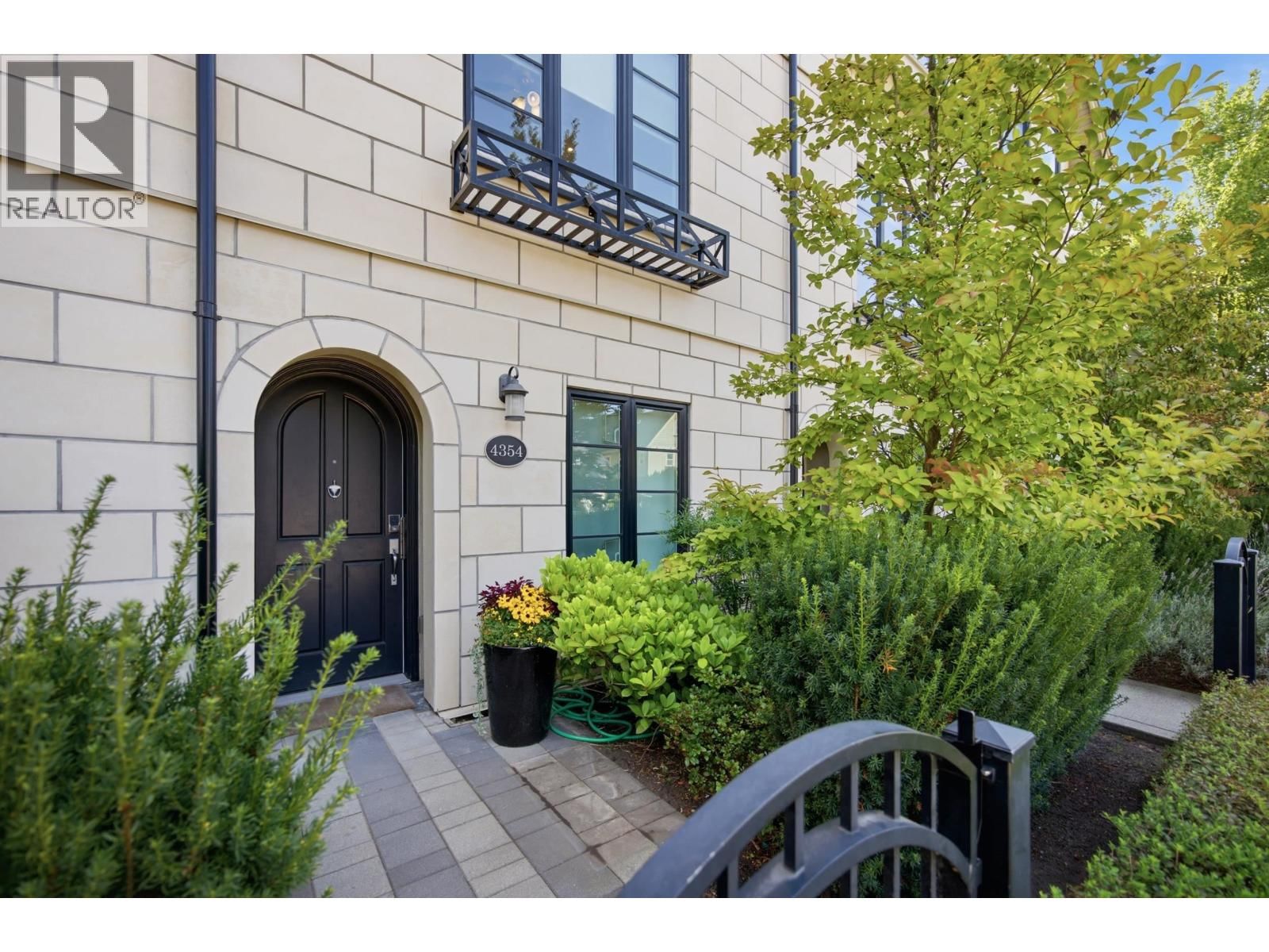 4354 KNIGHT Street, Vancouver, British Columbia V5N 3M5