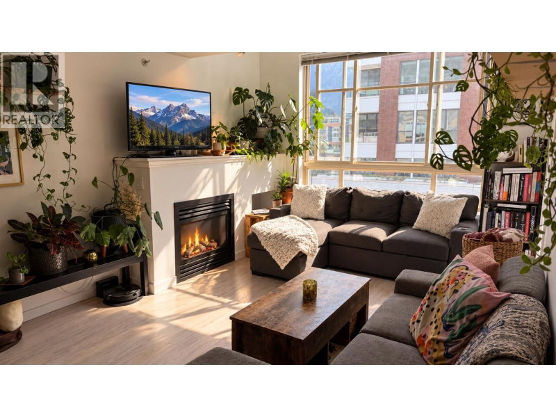 38003 SECOND Avenue Squamish British Columbia, V8B 0C4 - 2 Bedrooms Condo For Sale