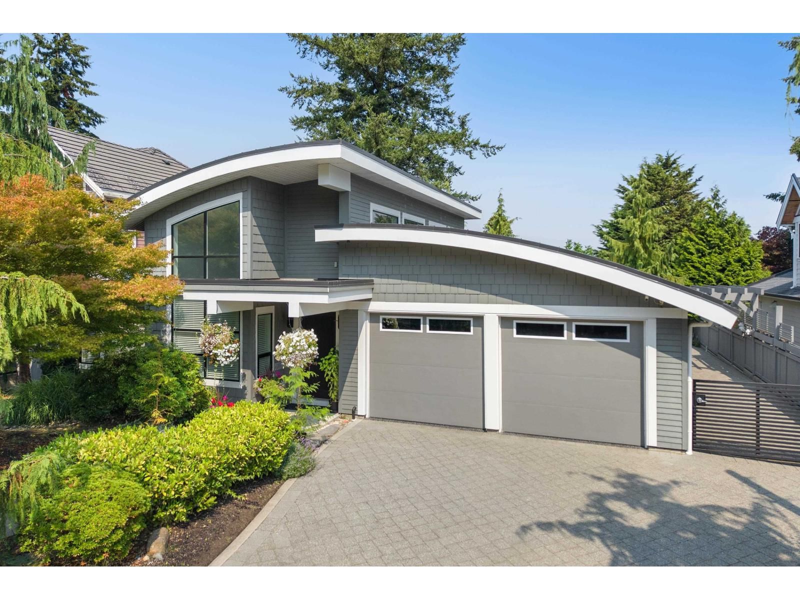 15461 18TH Avenue, Surrey, British Columbia V4A 1X1