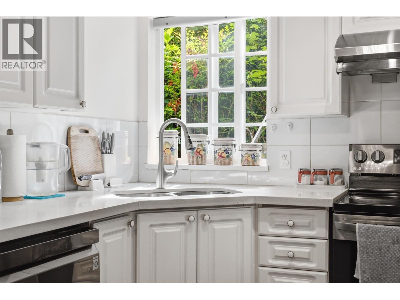 5788 VINE Street, Vancouver, British Columbia V6M 4L8