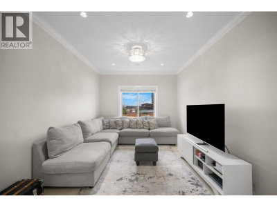 4986 INMAN Avenue | Burnaby British Columbia | Slide Image Seven